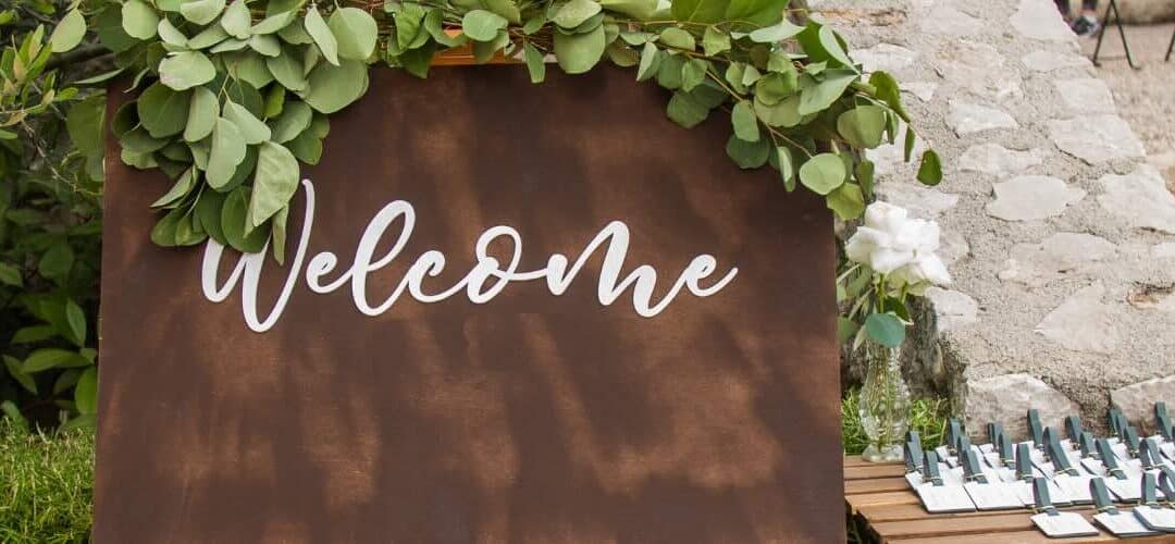 How to Choose Which Signs You Need at Your Wedding